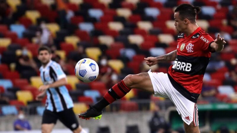 Diego Alves será titular do Flamengo contra o Internacional