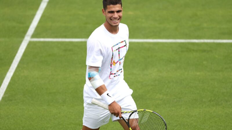 SOBREVIVER! Alcaraz é levado ao limite, mas sobrevive a cinco sets e quatro horas em Wimbledon