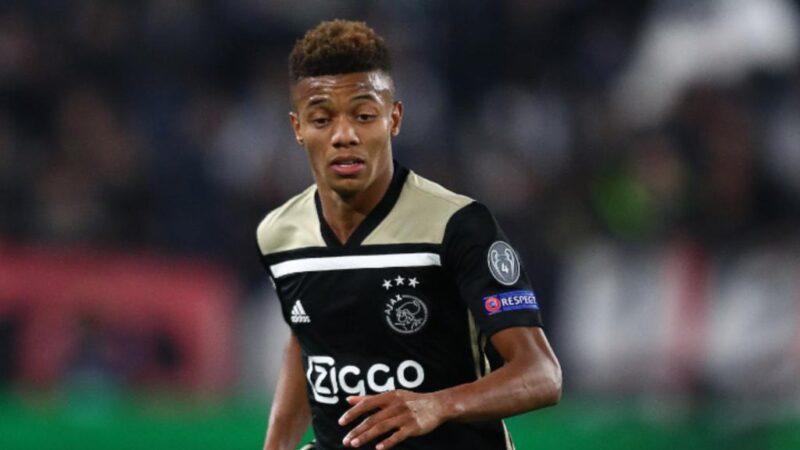 David Neres assina contrato de cinco anos